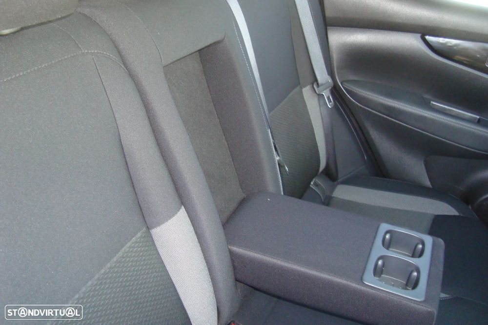 Nissan Qashqai 1.5 dCi N-Connecta J18+Led - 38