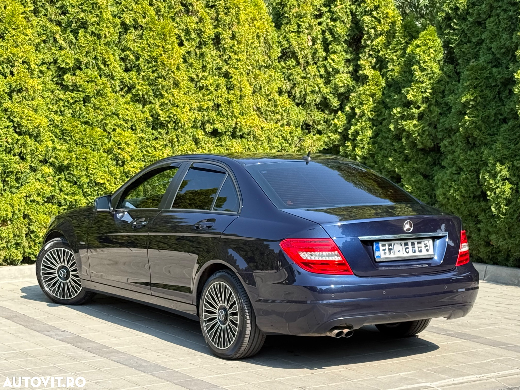 Mercedes-Benz C - 9