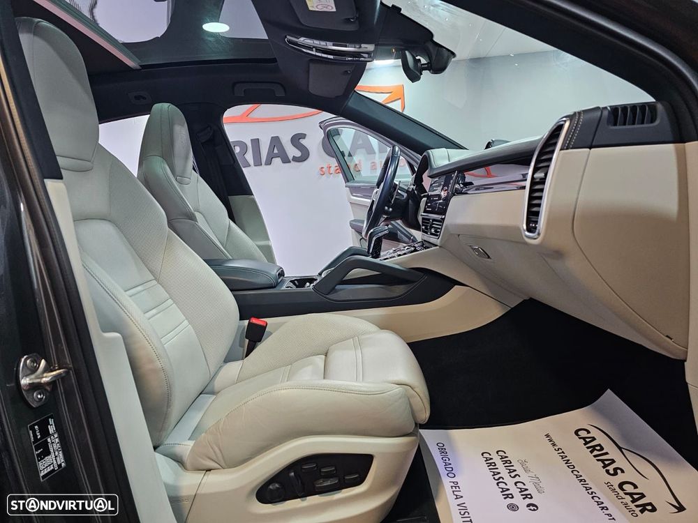 Porsche Cayenne Coupé E-Hybrid Platinum Edition - 11