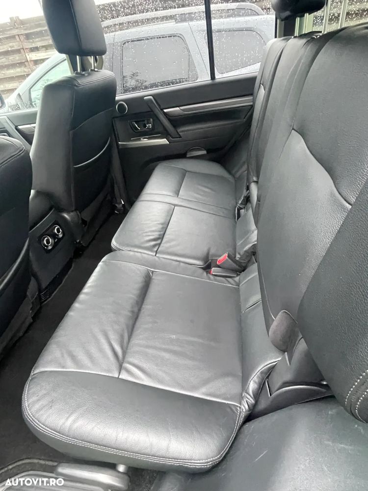 Mitsubishi Pajero - 10