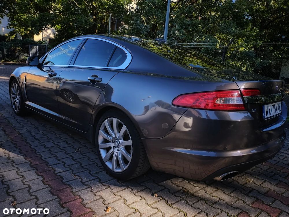 Jaguar XF 2.7 V6 D Premium Luxury - 4