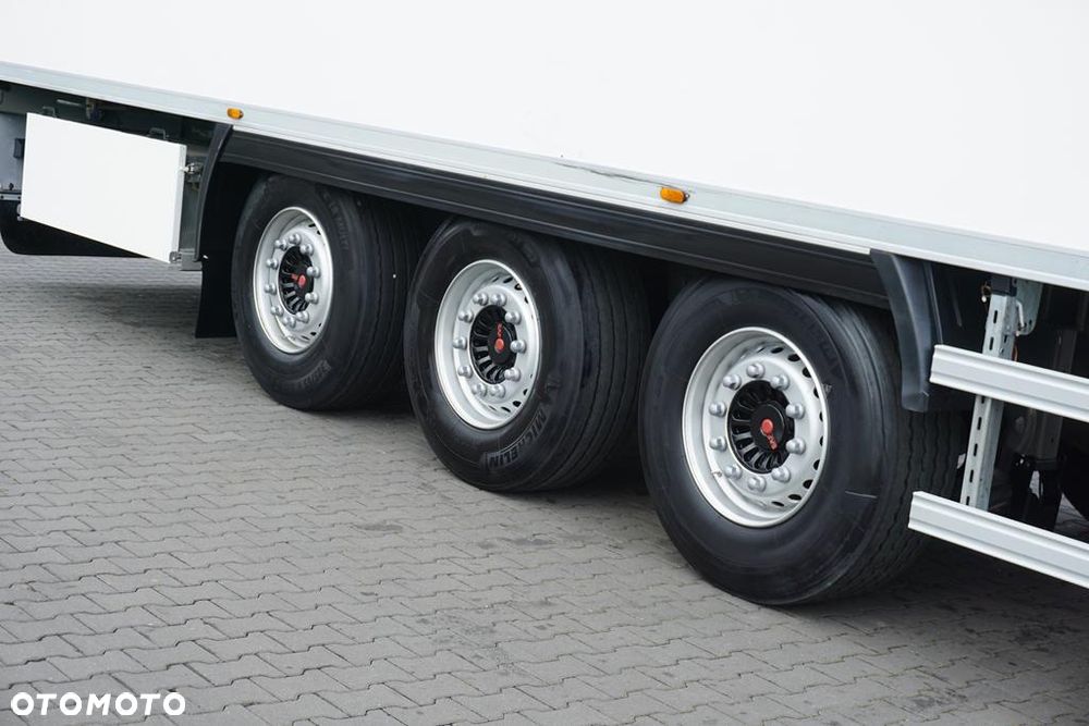 Lamberet / CHŁODNIA / CARRIER 1950 / MULTITEMPERATURA / OŚ PODNOSZONA - 9