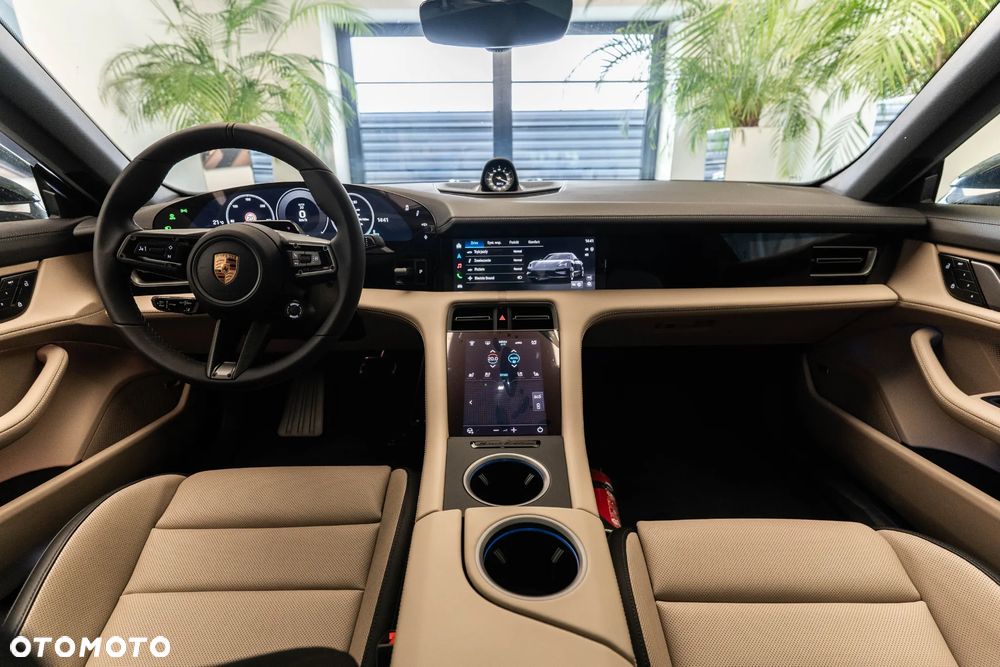 Porsche Taycan 105kWh 4S Black Edition - 12