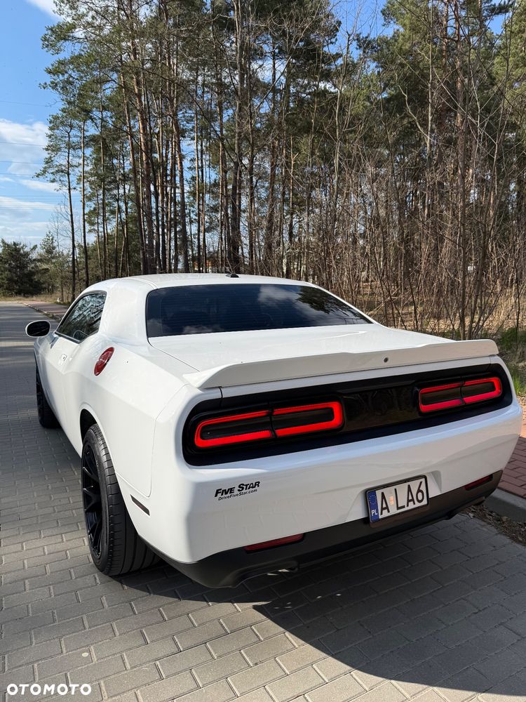 Dodge Challenger - 11