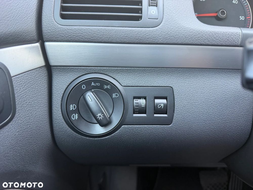 Volkswagen Touran 2.0 TDI DPF BlueMotion Technology DSG STYLE - 17