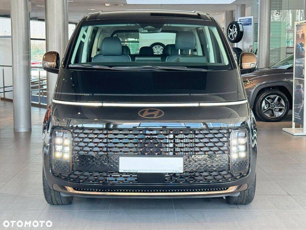 Hyundai Staria 1.6 T-GDI HEV Luxury - 2