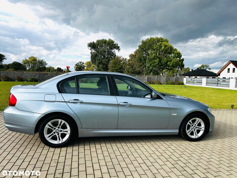 BMW Seria 3 318i Edition Sport - 9