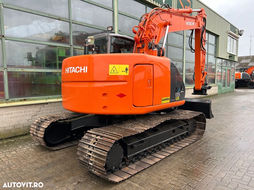 Hitachi ZX135US - 5