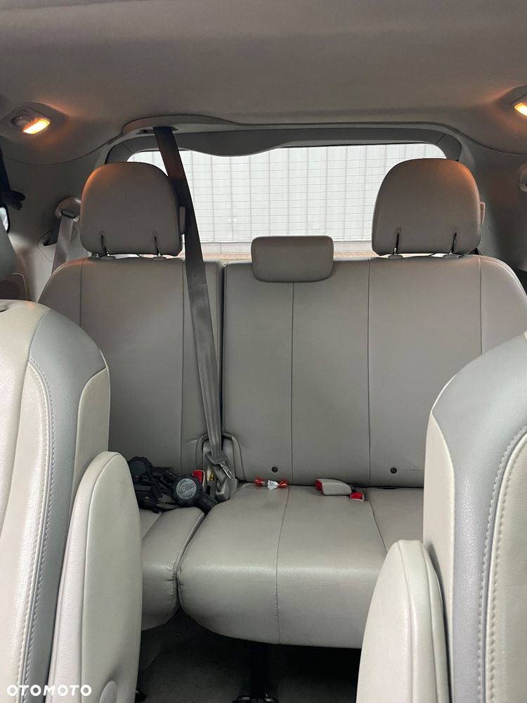 Toyota Sienna 3.5 XLE AWD - 15