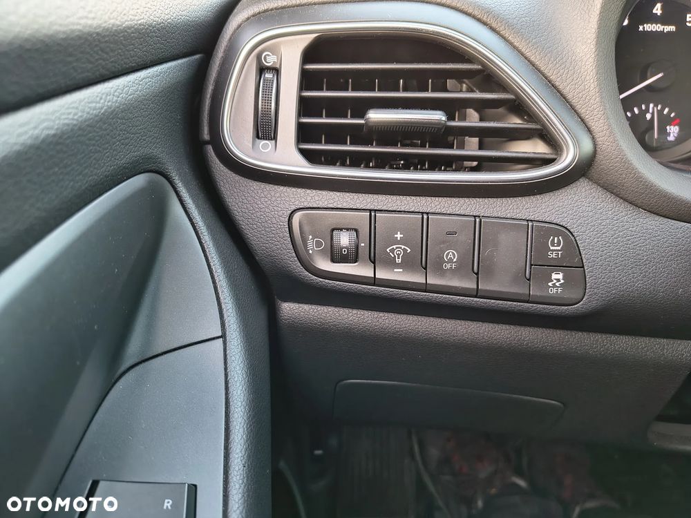 Hyundai i30 1.5 DPI Classic + - 18