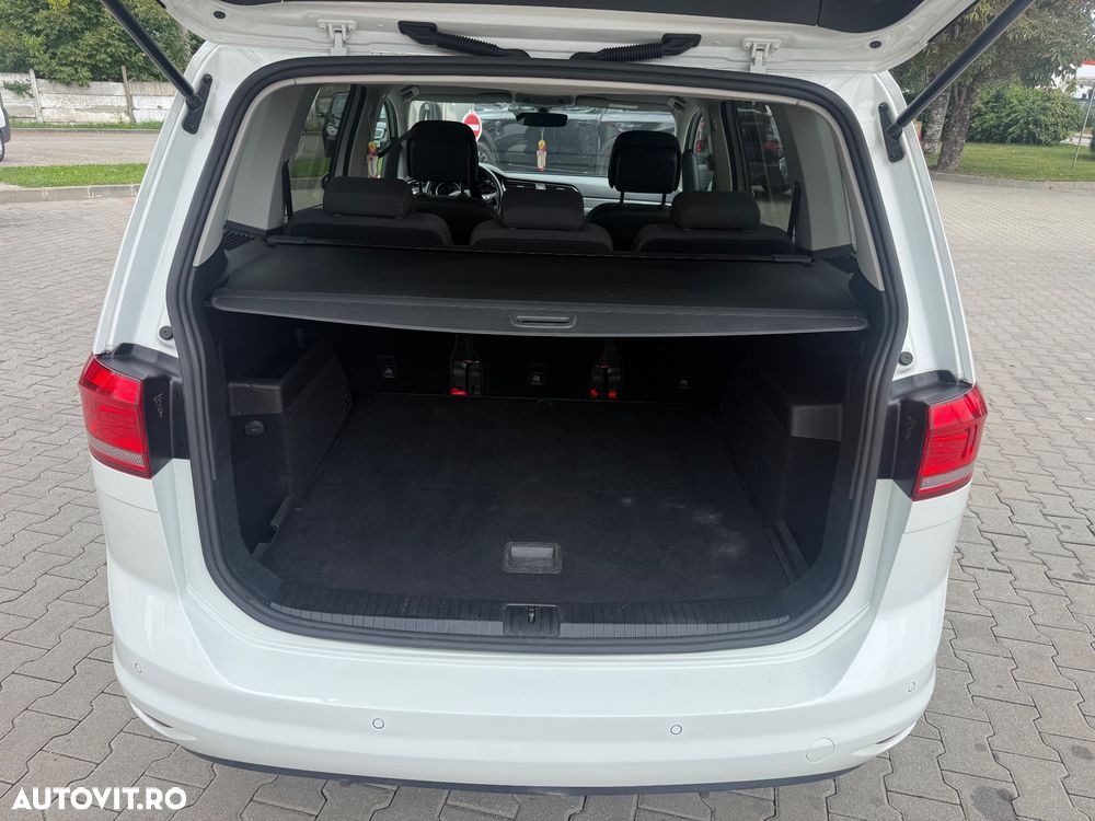Volkswagen Touran - 19