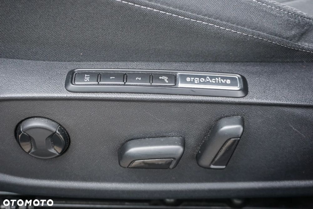 Volkswagen Golf VIII 1.5 eTSI EVO Life DSG - 20