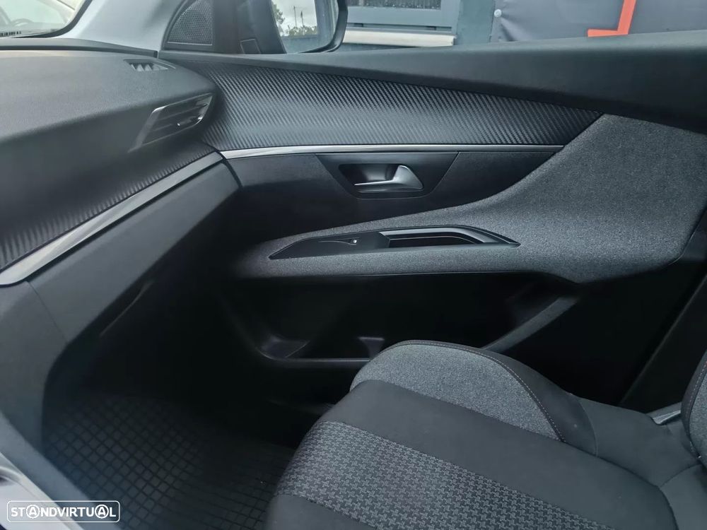 Peugeot 5008 PureTech 130 EAT6 Allure - 28