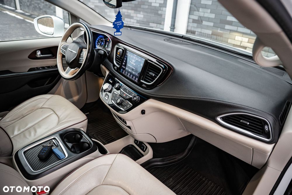 Chrysler Pacifica - 29