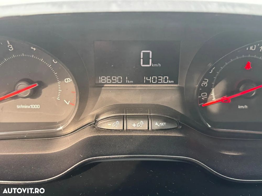 Peugeot 208 1.0 E Active - 12