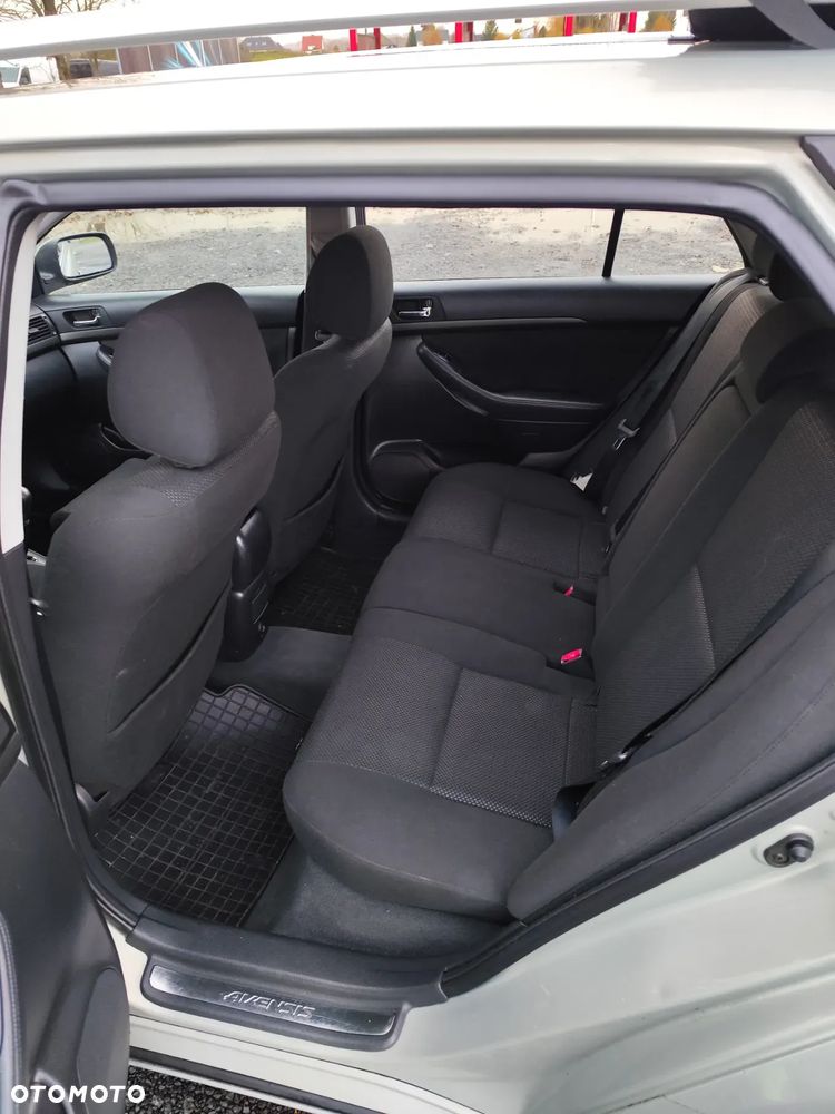 Toyota Avensis 1.8 VVT-i Combi - 10