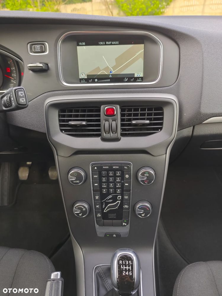 Volvo V40 D2 - 9