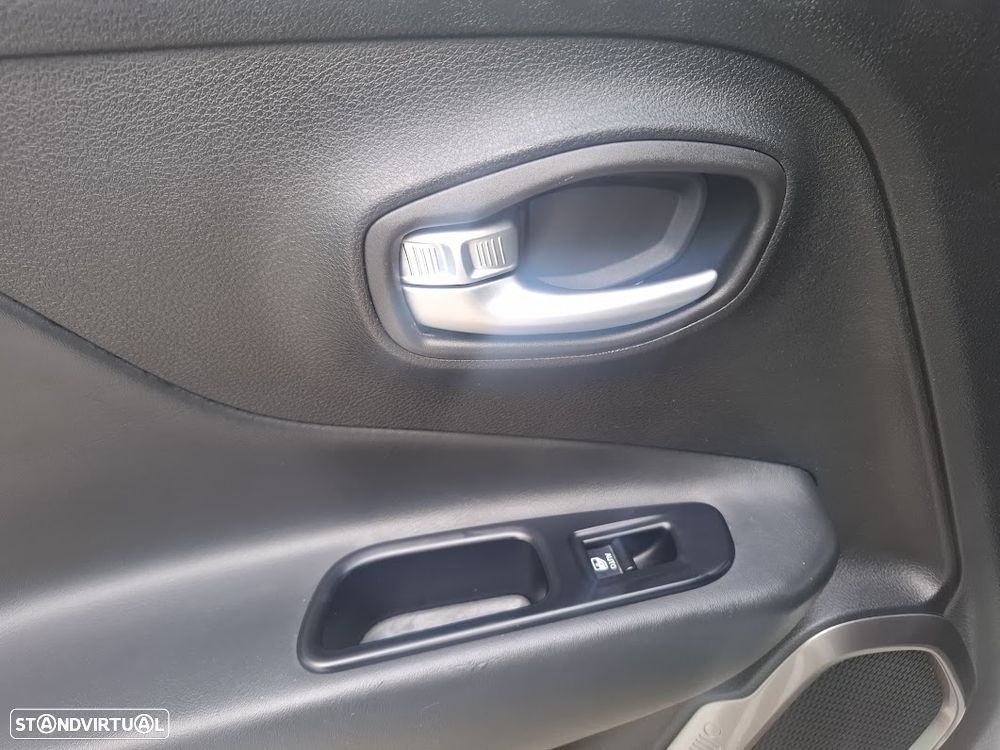 Jeep Renegade 1.6 MJD Limited - 32