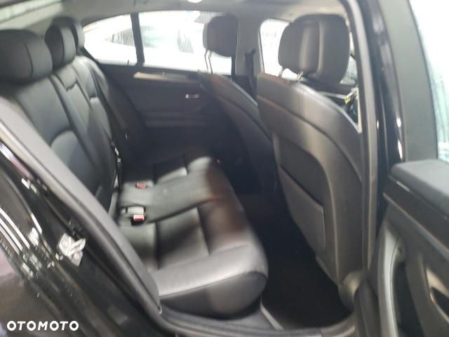 BMW Seria 5 528i xDrive - 26