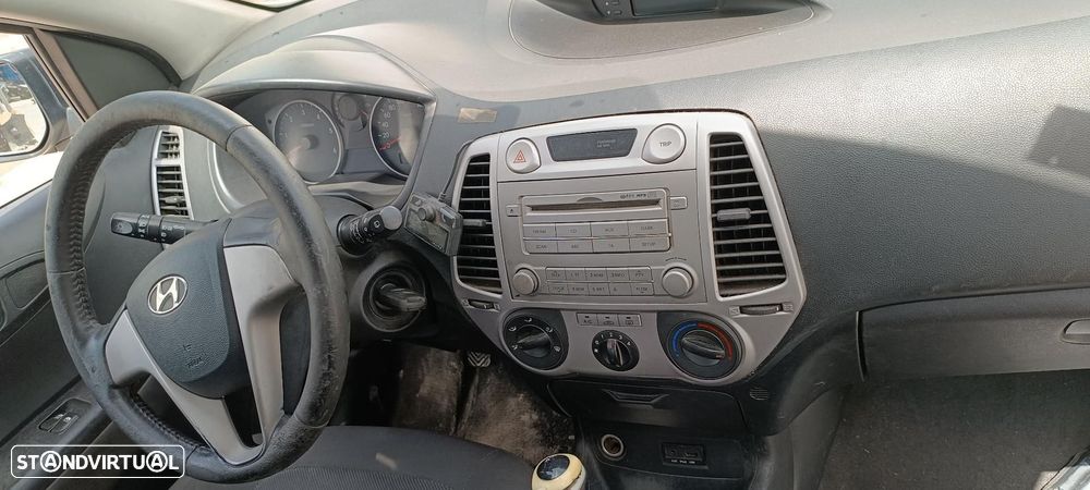 SISTEMA DE ÁUDIO RÁDIO CD HYUNDAI I20 PB - 1