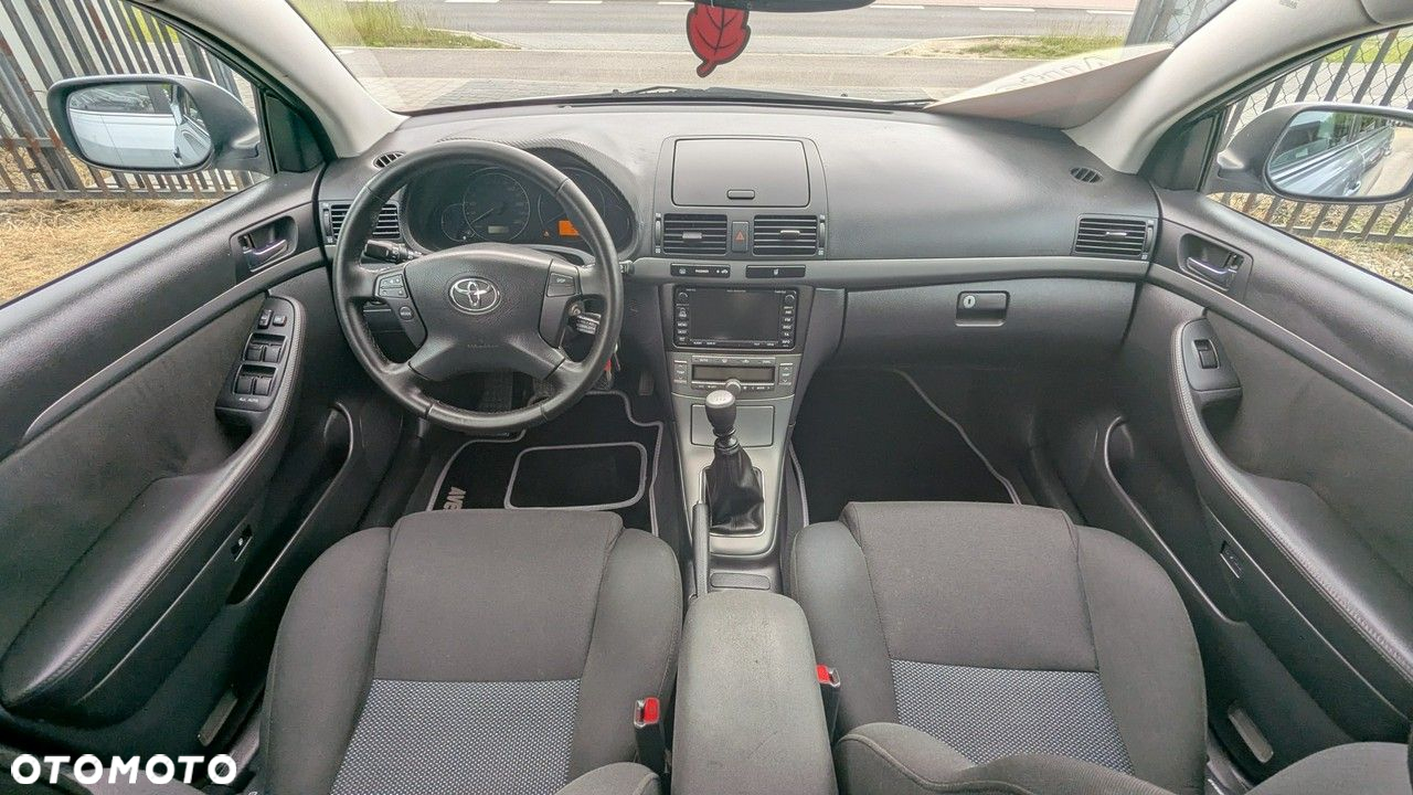 Toyota Avensis - 21