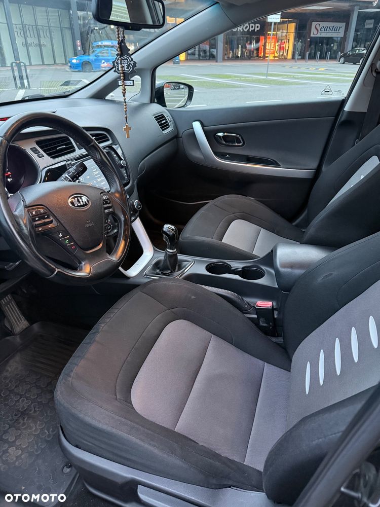 Kia Ceed 1.4 L - 8