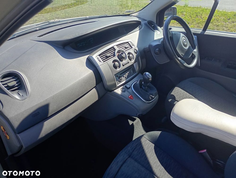 Renault Scenic 1.6 16V Confort Authentique - 6