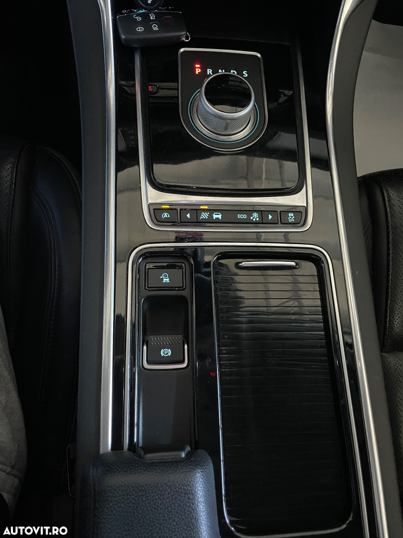 Jaguar XF 20d RWD Prestige - 25