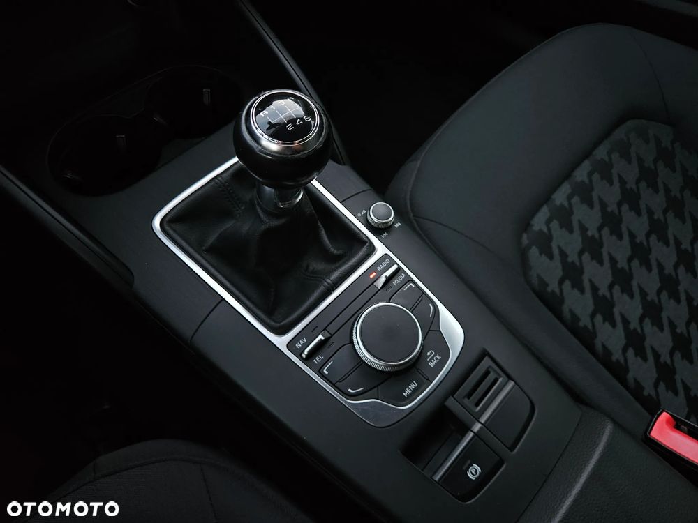 Audi A3 3-drzwiowe 1.6 TDI Attraction - 34