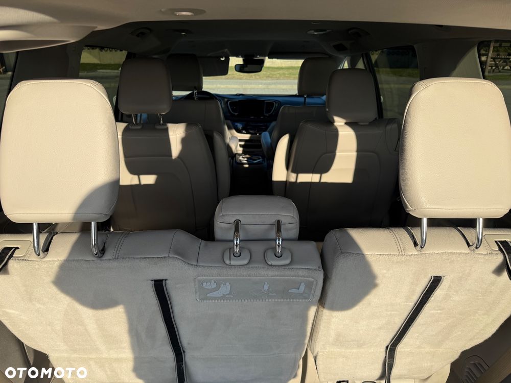 Chrysler Pacifica - 11