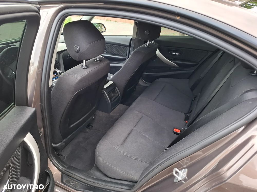 BMW Seria 3 318d Aut. Sport Line - 8