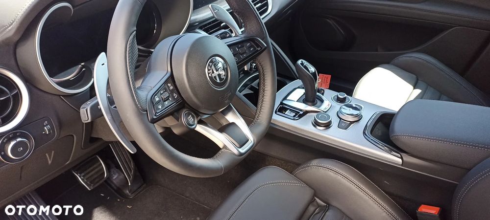 Alfa Romeo Stelvio 2.0 Turbo 16V AT8-Q4 Veloce - 5