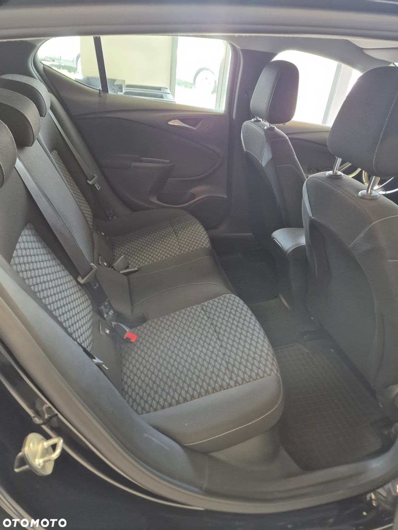 Opel Astra V 1.2 T Elegance S&S - 12