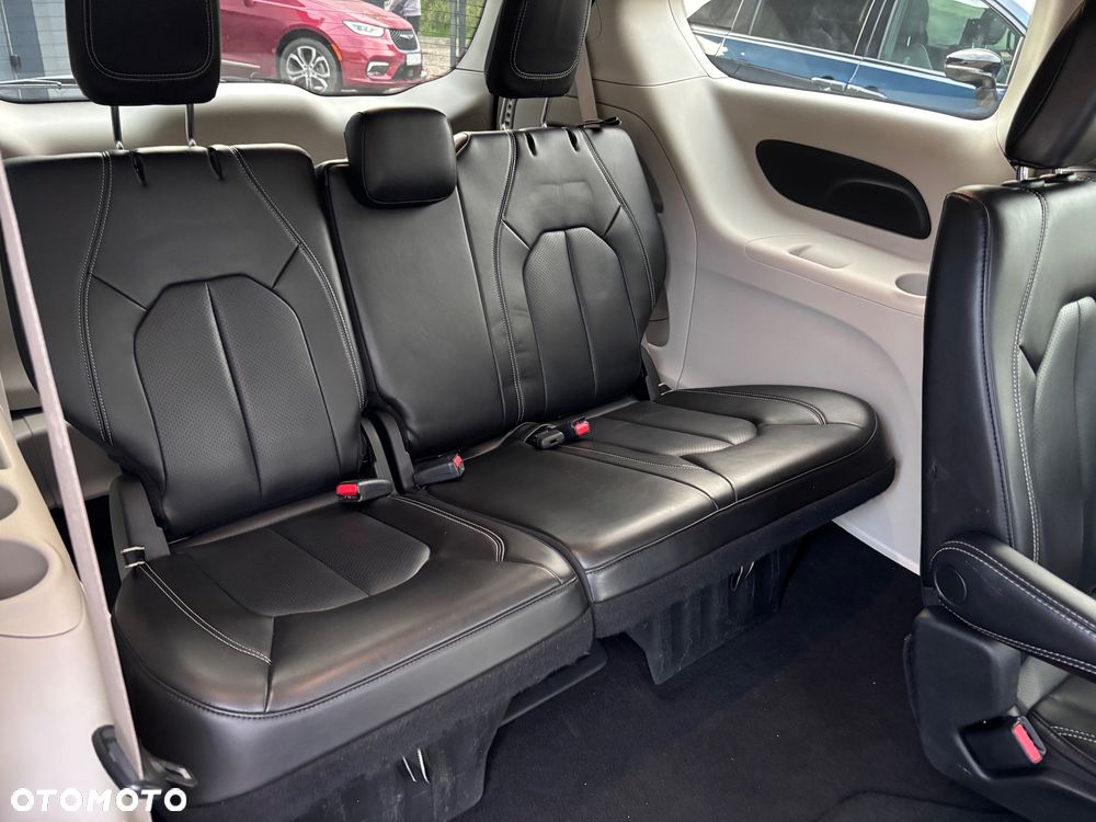 Chrysler Pacifica - 19