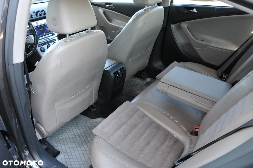Volkswagen Passat 2.0 TDI DPF Highline - 22