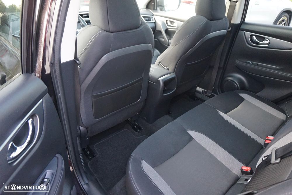 Nissan Qashqai 1.6 dCi Xtronic N-Connecta - 20