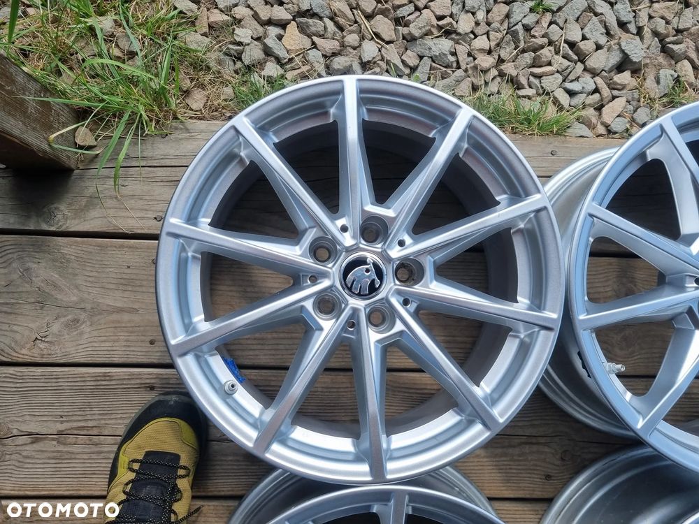 AUDI A5,A4,VW PASSAT,TIGUAN,SEAT ALHAMBRA,SKODA ALU 7,5X17 ET30 super stan - 7
