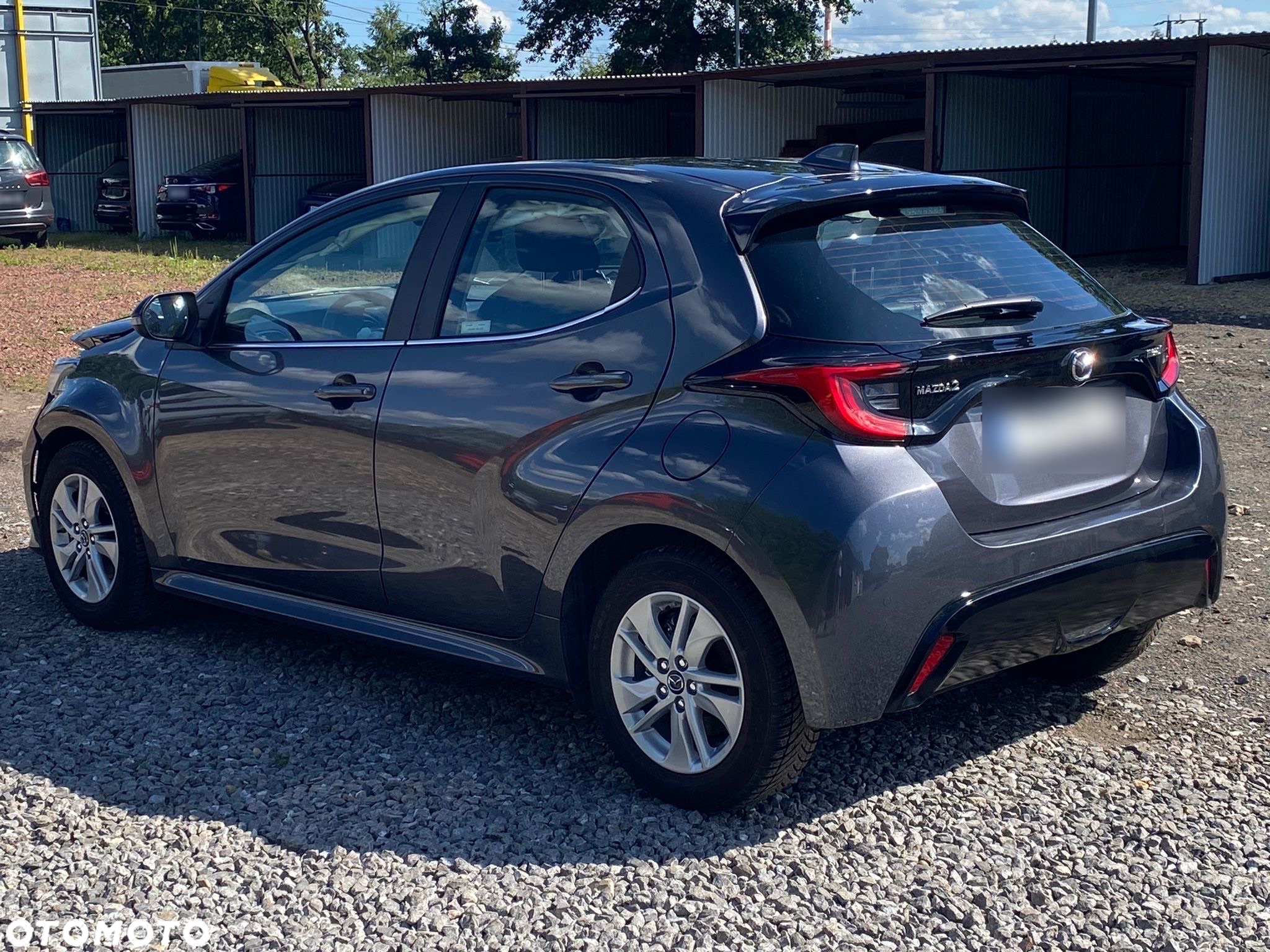 Mazda 2 Hybrid - 12