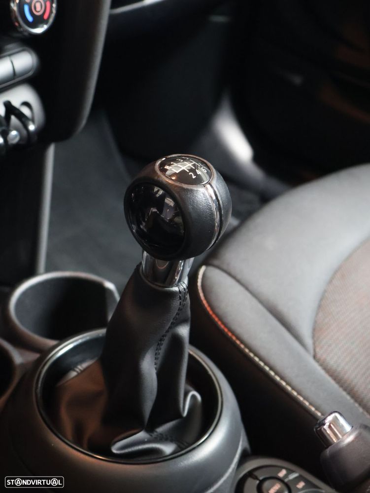 MINI 3 Portas Cooper Essential - 19