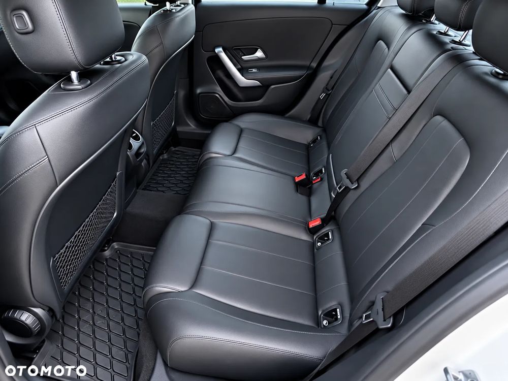 Mercedes-Benz Klasa A 220 4-Matic 7G-DCT - 14