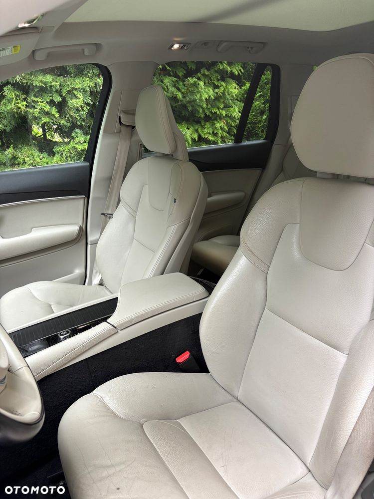 Volvo XC 90 - 8