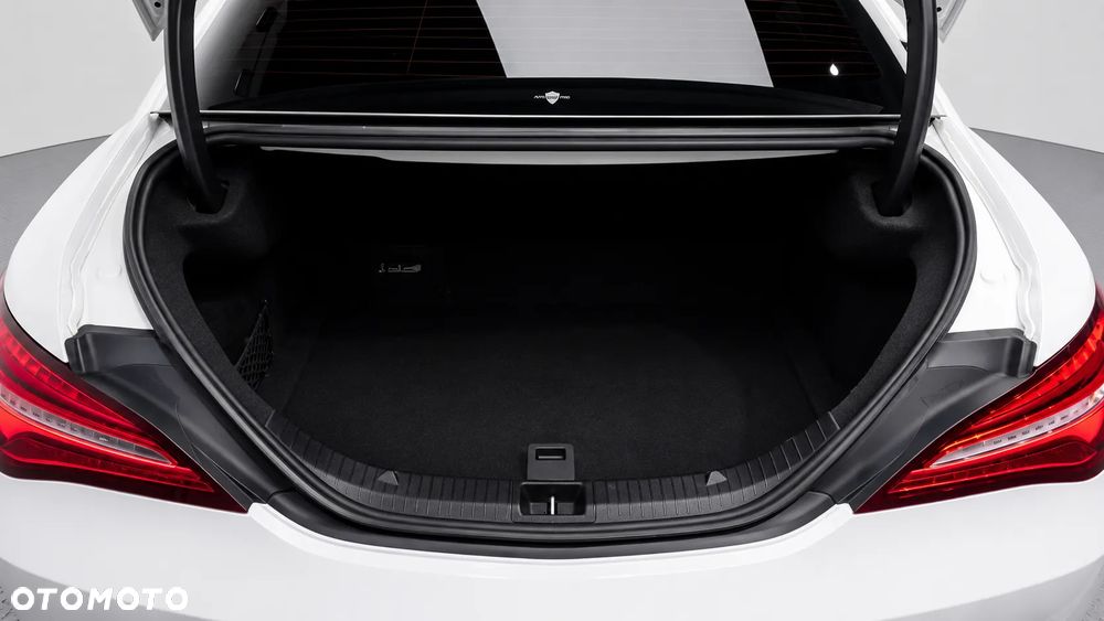 Mercedes-Benz CLA 250 4-Matic AMG Line - 8