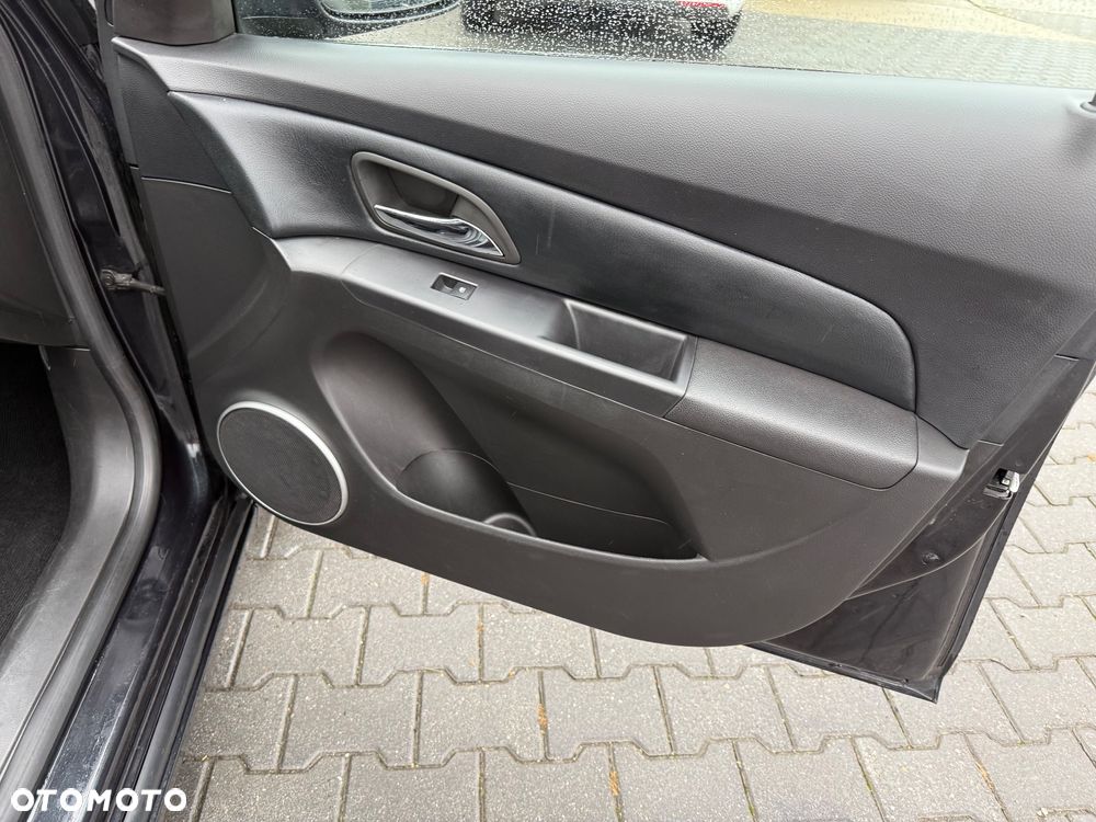 Chevrolet Cruze 1.8 LS+ - 18