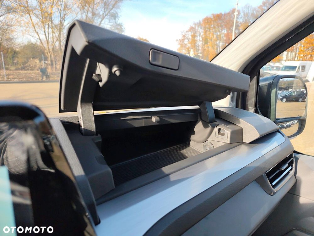 Volkswagen Caravelle - 23