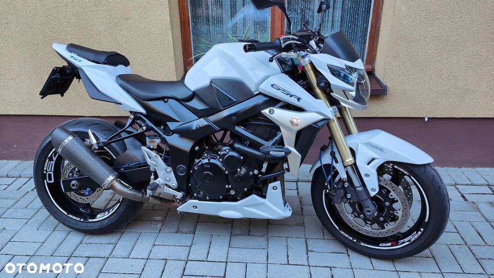 Suzuki GSR - 6