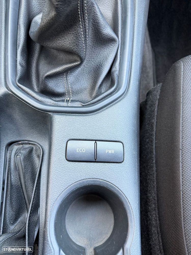 Toyota Hilux 2.4 D-4D 4WD CD CH - 26