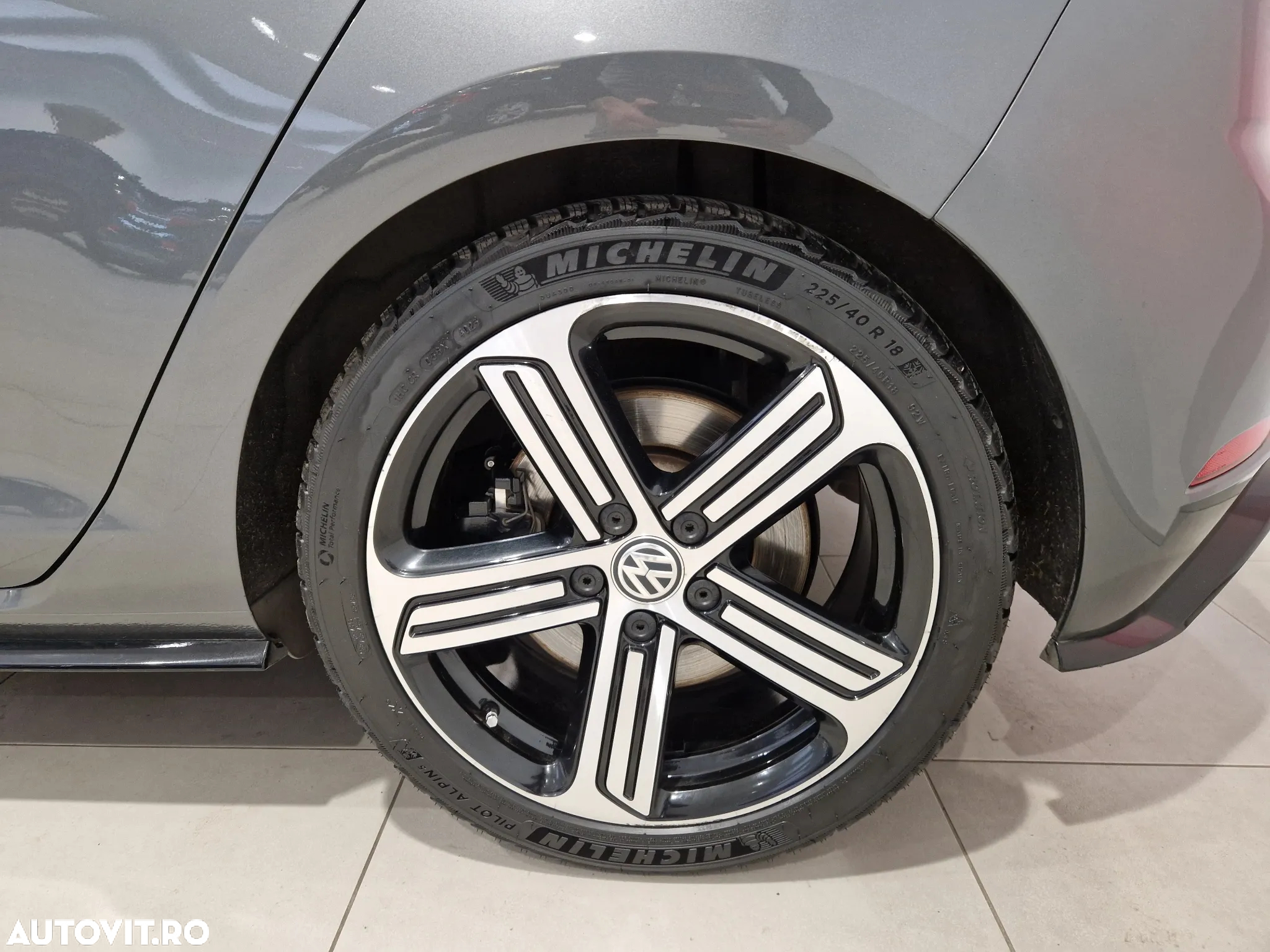 Volkswagen Golf 2.0 TSI DSG R - 10