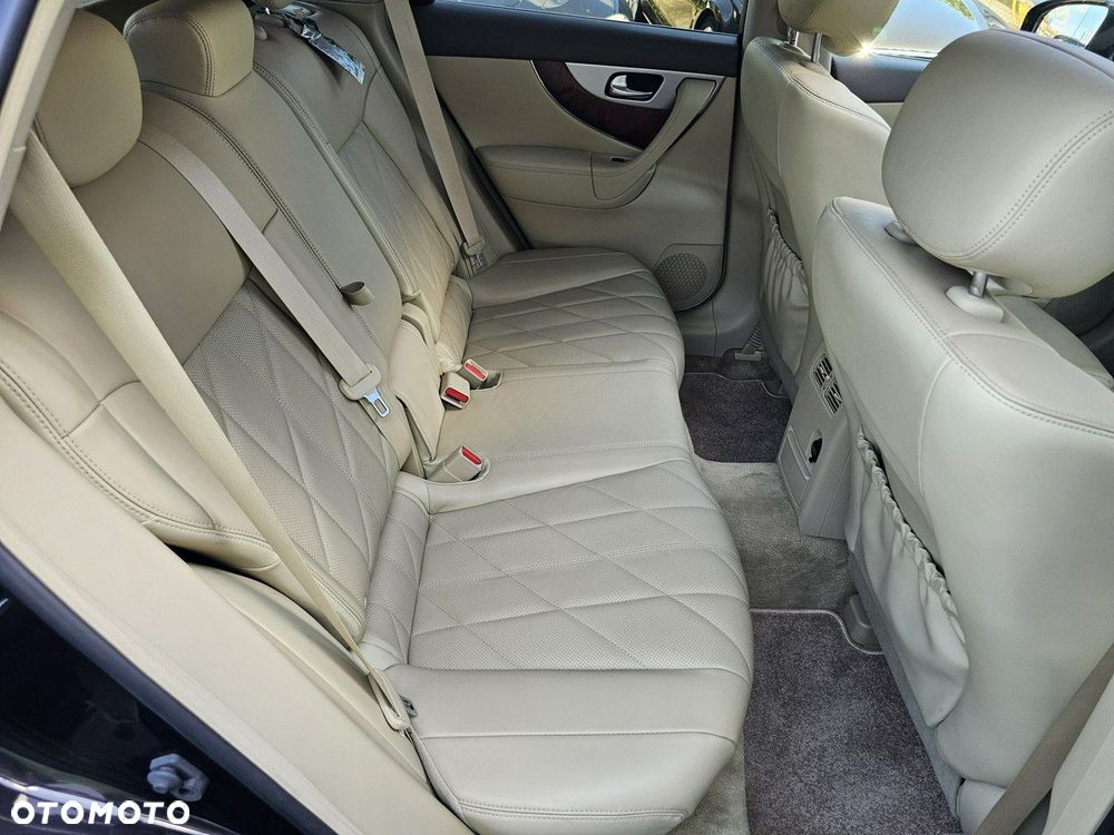 Infiniti QX70 - 34