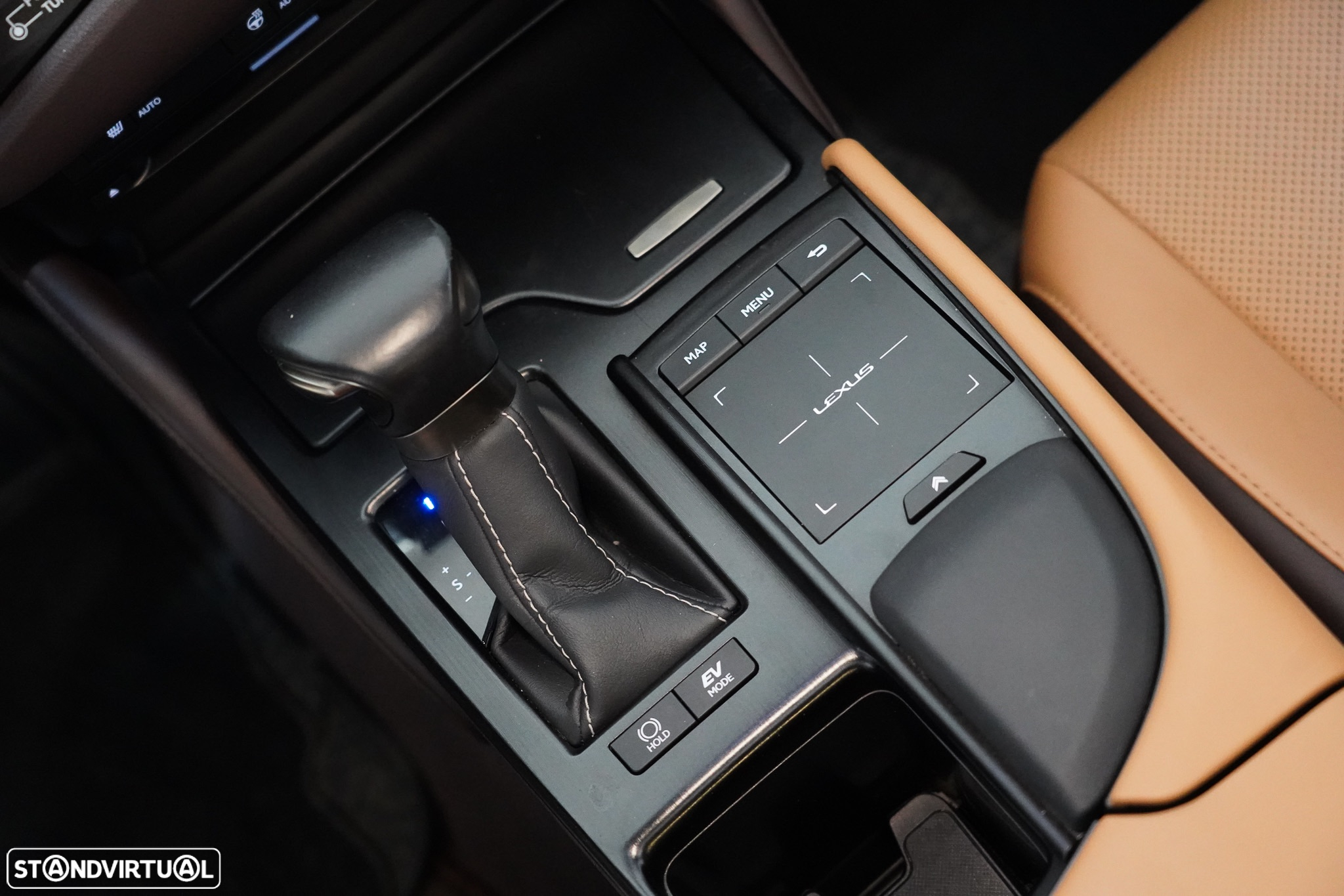 Lexus ES 300h Luxury - 16