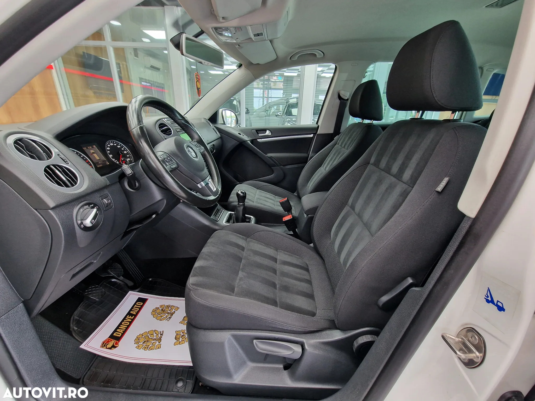 Volkswagen Tiguan 2.0 TDI 4Motion Track & Field - 6